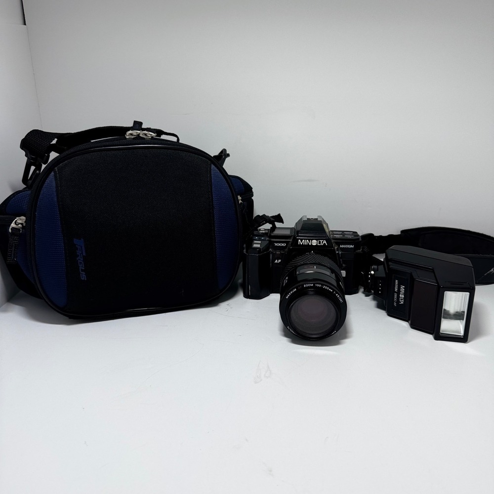 Minolta Maxxum 7000 35mm SLR Camera 100-200mm Lens 2800 AF Flash Targus Bag